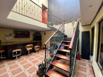 Se vende espaciosa casa de 2 plantas en Guadalupe San José 25-684