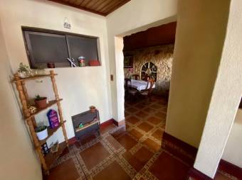 Se vende espaciosa casa de 2 plantas en Guadalupe San José 25-684