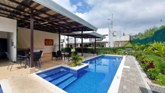 Se vende moderna casa en condominio de San Pablo Heredia 25-869