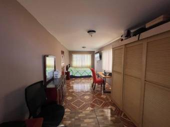 Se vende espaciosa casa con terraza en Guadalupe San José 25-588