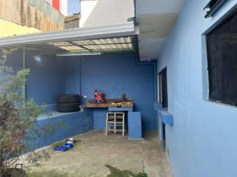 Se vende espaciosa casa con terraza en Guadalupe San José 25-588