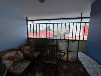 Se vende espaciosa casa con terraza en Guadalupe San José 25-588