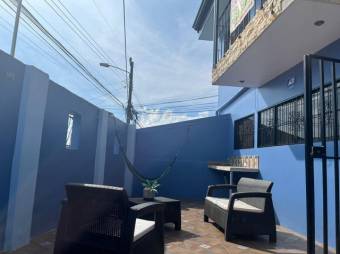 Se vende espaciosa casa con terraza en Guadalupe San José 25-588