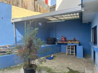 Se vende espaciosa casa con terraza en Guadalupe San José 25-588