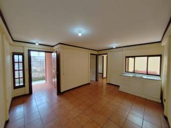 Se vende espacioso apartamento en Gravilias San José 25-235