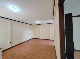 Se vende espacioso apartamento en Gravilias San José 25-235