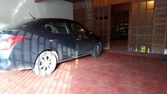 Se vende casa con uso de suelo mixto en San Pedro San José 24-1415