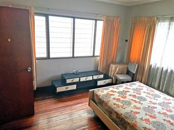 Se vende casa con uso de suelo mixto en Merced San José 25-593