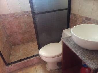 Se vende casa en condominio de Mata de Plátano San José 24-1718 