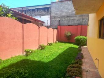 Se vende casa en condominio de Mata de Plátano San José 24-1718 