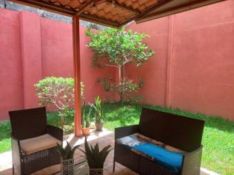 Se vende casa en condominio de Mata de Plátano San José 24-1718 