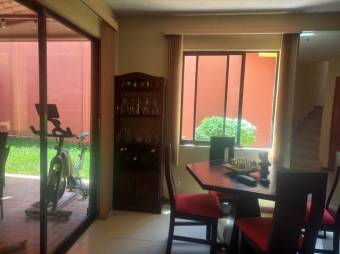 Se vende casa en condominio de Mata de Plátano San José 24-1718 