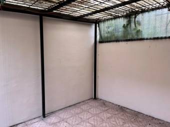 Se vende casa con uso de suelo mixto en San Pedro San José 23-1409