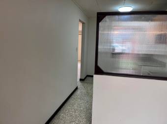 Se vende casa con uso de suelo mixto en San Pedro San José 23-1409