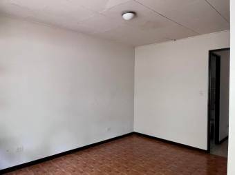 Se vende casa con uso de suelo mixto en San Pedro San José 23-1409