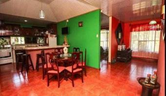 Se vende casa con gran lote en Pérez Zeledón San José 25-32