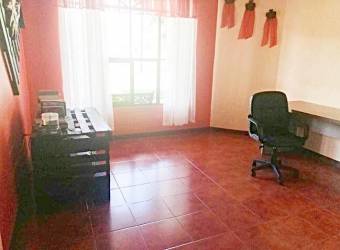 Se vende casa con gran lote en Pérez Zeledón San José 25-32