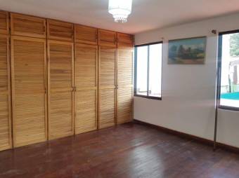 Se vende casa con 4 apartamentos en Sabanilla San José 23-1460