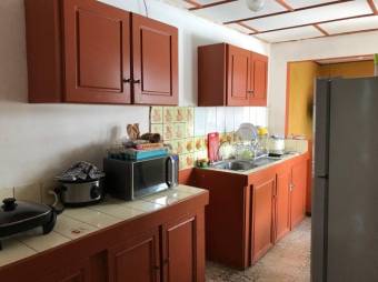 Se vende casa con 4 apartamentos en Sabanilla San José 23-1460