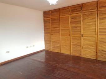 Se vende casa con 4 apartamentos en Sabanilla San José 23-1460