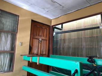 Se vende casa con 4 apartamentos en Sabanilla San José 23-1460