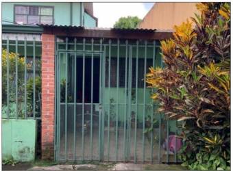 Se vende espaciosa casa con patio en Curridabat 24-1276