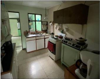 Se vende espaciosa casa con patio en Curridabat 24-1276