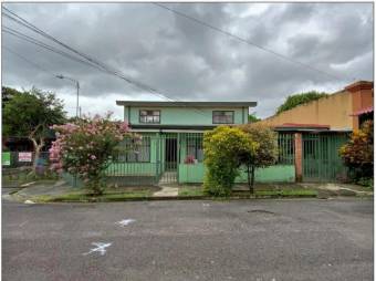 Se vende espaciosa casa con patio en Curridabat 24-1276