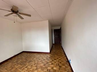 Se vende moderna casa en condominio de Uruca San José 24-317