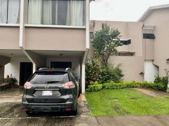 Se vende moderna casa en condominio de Uruca San José 24-317