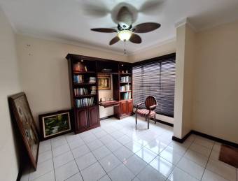 LUXURIOUS HOUSE FOR RENT WITH POOL 5 BEDROOMS CIUDAD COLON PRIVATE RESIDENTIAL