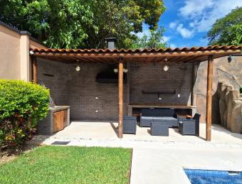 LUXURIOUS HOUSE FOR RENT WITH POOL 5 BEDROOMS CIUDAD COLON PRIVATE RESIDENTIAL