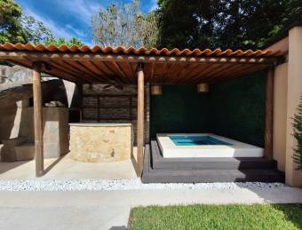 LUXURIOUS HOUSE FOR RENT WITH POOL 5 BEDROOMS CIUDAD COLON PRIVATE RESIDENTIAL