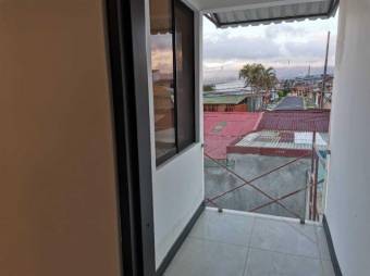 Se vende casa con patio en condominio de san Vicente Moravia 23-1588