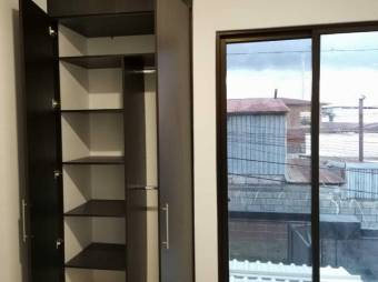 Se vende casa con patio en condominio de san Vicente Moravia 23-1588