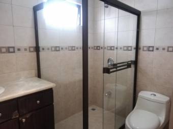 Se vende espaciosa casa en condominio de San Pedro San José 24-1126