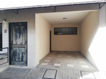 Se vende espaciosa casa en condominio de San Pedro San José 24-1126