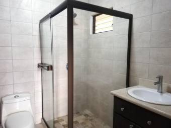 Se vende espaciosa casa en condominio de San Pedro San José 24-1126