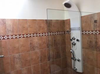 Se vende moderna casa en condominio de San Antonio San José 23-1733