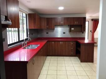 Se vende moderna casa en condominio de San Antonio San José 23-1733