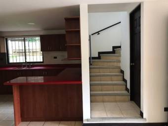 Se vende moderna casa en condominio de San Antonio San José 23-1733