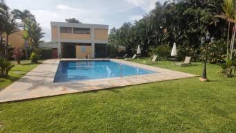 Se vende moderna casa en condominio de San Felipe San José 25-37