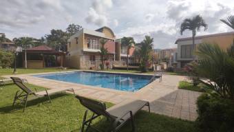 Se vende moderna casa en condominio de San Felipe San José 25-37