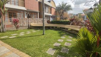 Se vende moderna casa en condominio de San Felipe San José 25-37