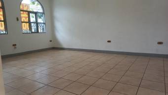 Se vende espaciosa casa en Mercedes San José 25-581