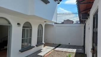 Se vende espaciosa casa en Mercedes San José 25-581