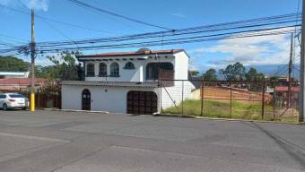 Se vende espaciosa casa en Mercedes San José 25-581