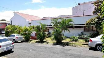 Se vende espaciosa casa en Zapote de San José 25-436