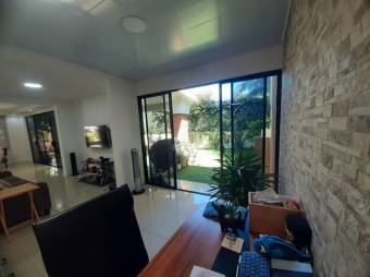 Se vende moderna casa en condominio de Santa Ana 25-114