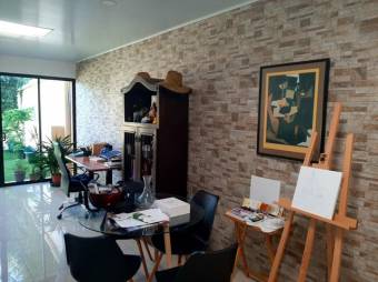 Se vende moderna casa en condominio de Santa Ana 25-114